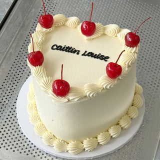 Minimalist Classic Vintage Cake