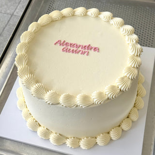 Minimalist Classic Vintage Cake