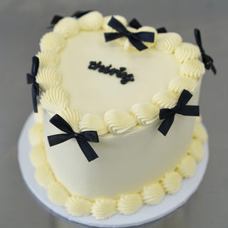 Minimalist Classic Vintage Cake