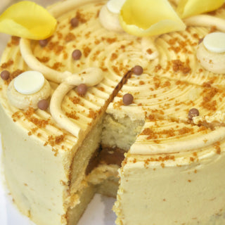 Biscoff caramel cake sliced