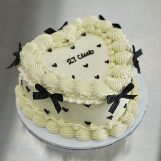 Heart xo baby vintage cake