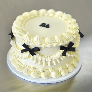 Ruffled circle vintage cake 