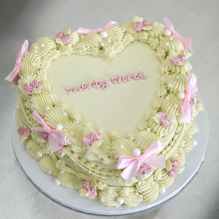 White and pink rosie vintage cake 