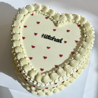Xo vintage cake with red hearts 
